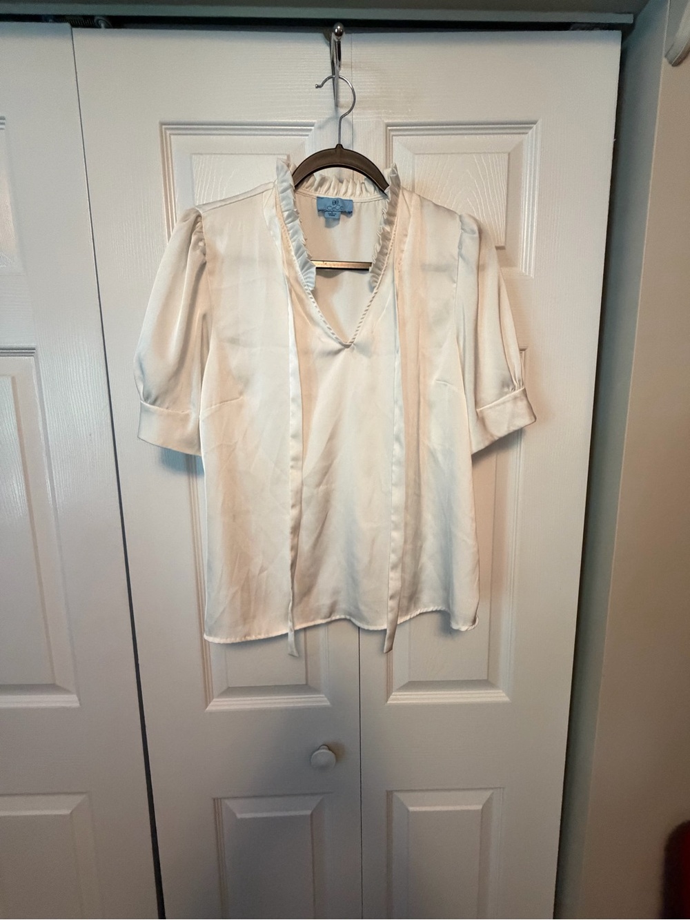 CeCe Cream Short Sleeve V-Neck Tie-Front Blouse